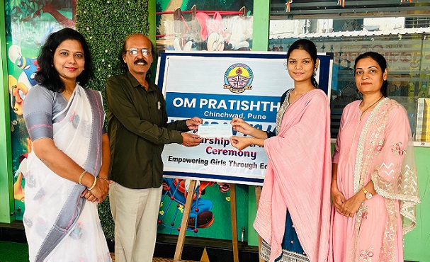 Heramb Kulkarni Visits Om Pratishthan, Encourages Women Empowerment Initiatives