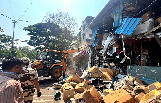 PCMC Cracks Down on Illegal Constructions in D and H Wards