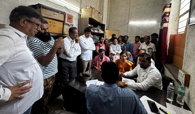 Residents Raise Power Cut Issue in Ravet and Kiwale