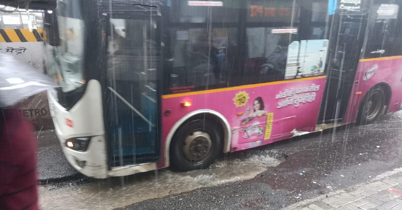 Highway Potholes Raise Safety Concerns Before Palkhi