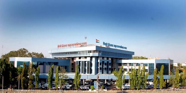PCMC Issues Show-Cause Notices to Two Engineers After Moshi Dump Tragedy
