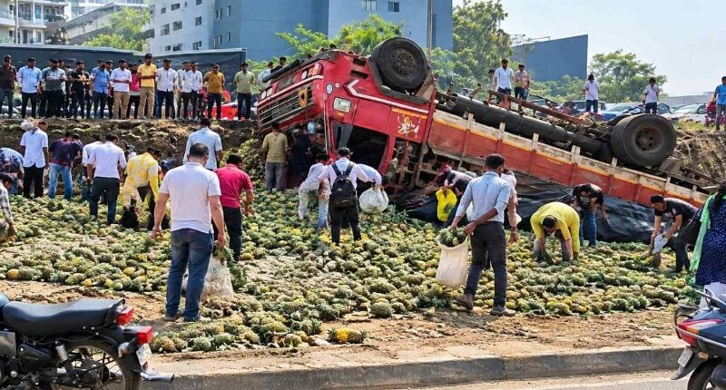 Pineapple-Laden Truck Overturns in Wakad