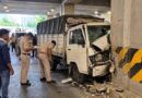 Wakad Underpass Accident: Youth on Tempo Roof Dies After Vehicle Hits Column