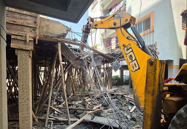 PCMC Demolishes Five Illegal Structures in Chikhali