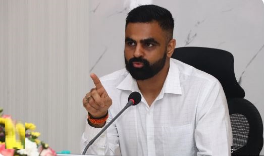 Unrepaired Hinjewadi Potholes To Invite Action, Pune Collector Warns Road Agencies