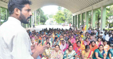 Migrant Workers Need Jobs, Not Bonuses : Kashinath Nakhate
