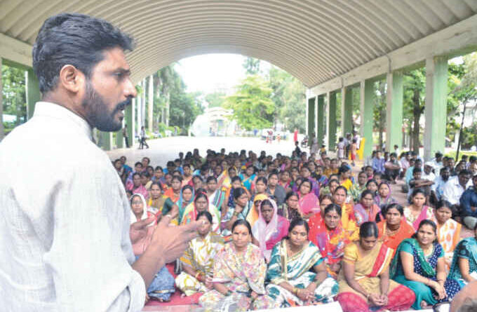 Migrant Workers Need Jobs, Not Bonuses : Kashinath Nakhate
