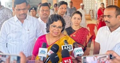 NCW Chief Vijaya Rahatkar Meets Shilpa Gaware’s Family, Assures Strict Action
