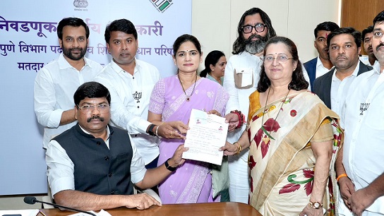 BJP-Mahayuti’s Pune Graduate Constituency Candidate Dr Smita Jadhav Files Nomination